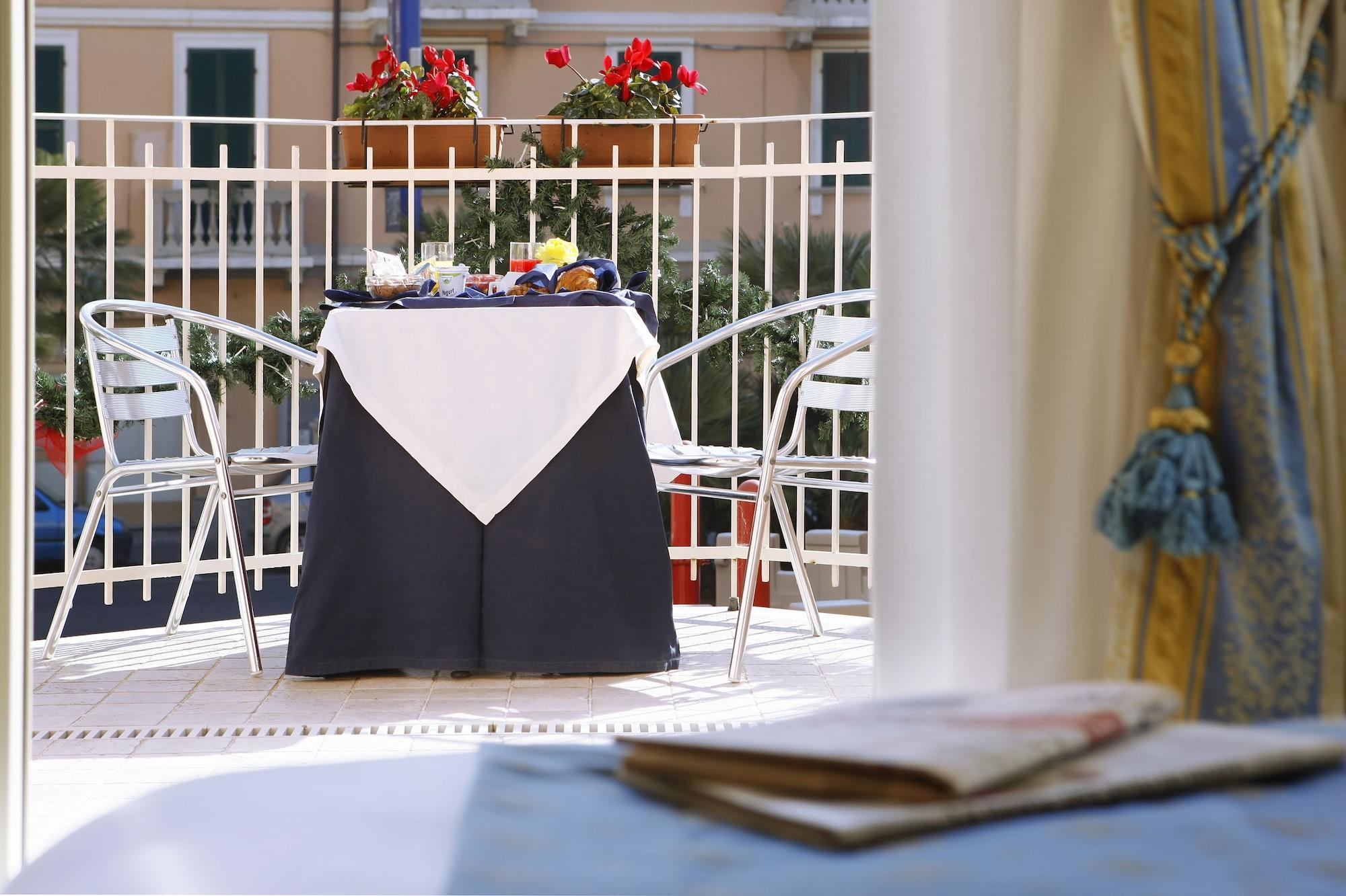 Hotel Ristorante Toscana Alassio Exterior foto